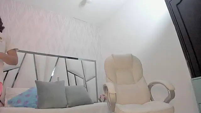 Victoriaa millers online show from 04/13/26, 07:08