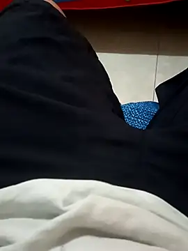 beautiful hands  online show from 10/18/25, 09:54