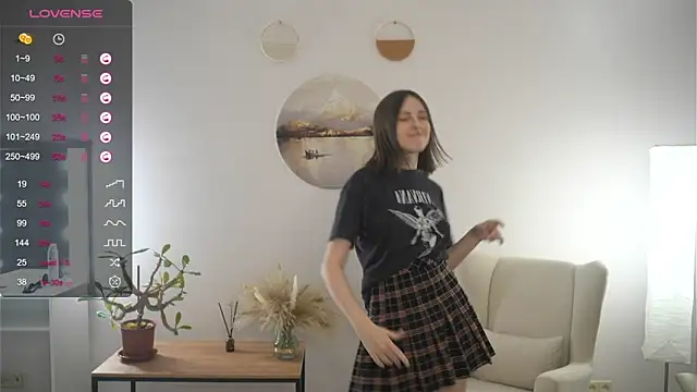 Snapshot of GemmaHanly chatting on 01/06/25, 11:31 GemmaHanly online show from 01/06/25, 11:31