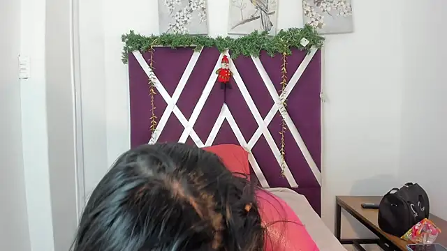  miaquevedo  online show from 11/17/25, 02:23