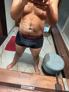 Snapshot of versatile_guy01 chatting on 02/05/26, 03:11 versatile guy01 online show from 02/05/26, 03:11