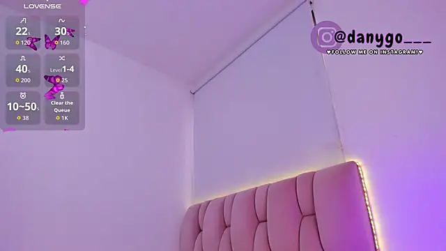 ZarianaEvanz online show from 10/17/25, 10:23