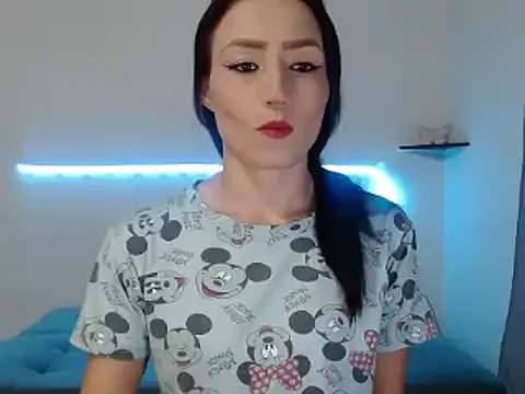 Sara-Guzman1 online show from 02/18/25, 03:42