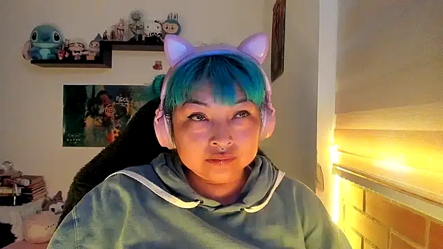 Shaddycute  online show from 02/02/26, 01:32