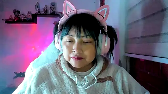 Snapshot of Shaddycute_ chatting on 06/04/26, 02:39 Shaddycute online show from 06/04/26, 02:39