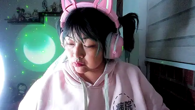 Snapshot of Shaddycute_ chatting on 06/22/26, 03:25 Shaddycute online show from 06/22/26, 03:25