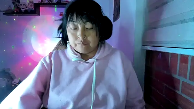 Snapshot of Shaddycute_ chatting on 07/03/26, 01:56 Shaddycute online show from 07/03/26, 01:56