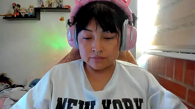 Snapshot of Shaddycute_ chatting on 07/07/26, 03:27 Shaddycute online show from 07/07/26, 03:27