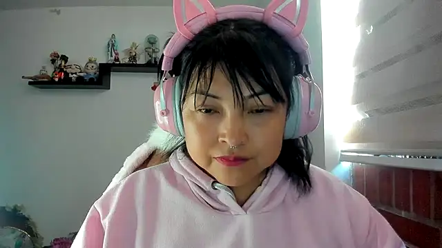 Snapshot of Shaddycute_ chatting on 08/03/26, 12:32 Shaddycute online show from 08/03/26, 12:32
