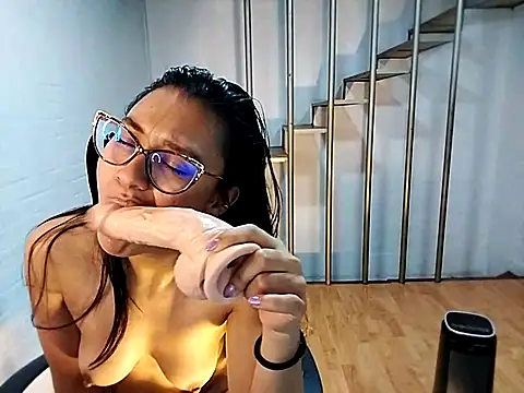 Snapshot of Jessie_Desire chatting on 02/21/25, 06:07 Jessie Desire online show from 02/21/25, 06:07