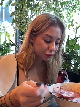 Snapshot of Myrtle_Beach chatting on 12/15/24, 11:34 Myrtle Beach online show from 12/15/24, 11:34