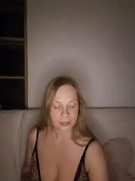 katiestevens online show from 09/28/25, 09:09