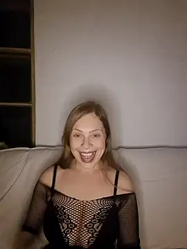 katiestevens online show from 10/02/25, 08:38