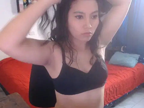 Snapshot of HannaKlein chatting on 02/11/26, 01:38 HannaKlein online show from 02/11/26, 01:38