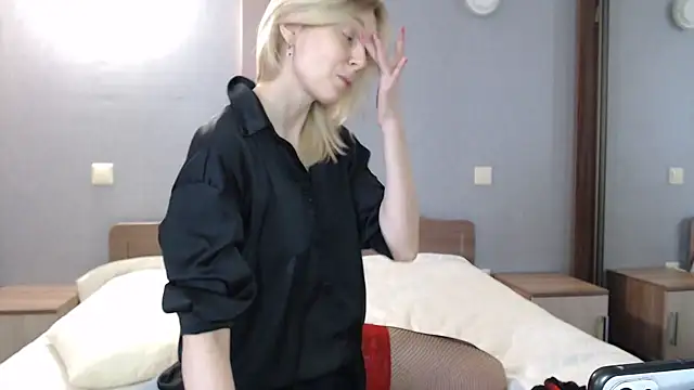 AvelinaLeoni online show from 03/05/25, 06:01