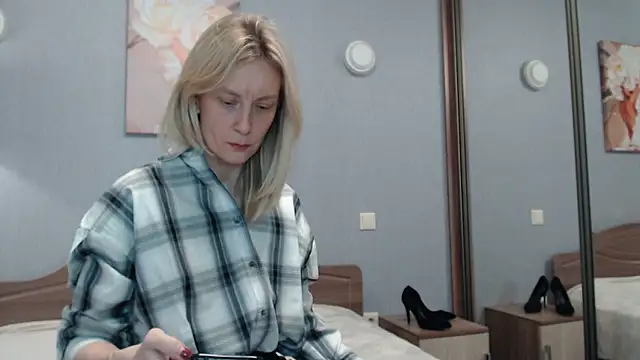 AvelinaLeoni online show from 04/20/26, 06:38