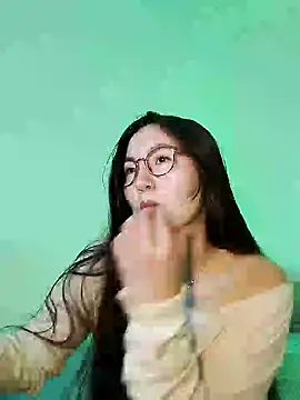 Elle Lee  online show from 02/08/25, 12:28