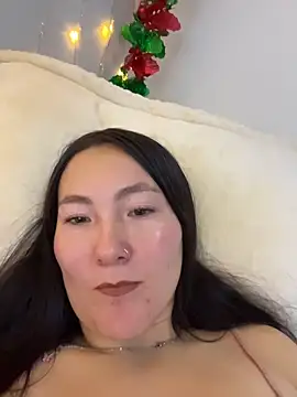 Elle Lee  online show from 12/21/25, 04:36