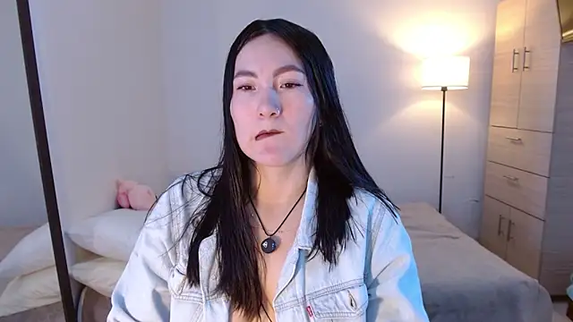 Elle Lee  online show from 03/20/26, 04:56