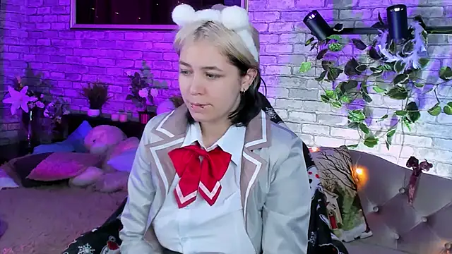 Snapshot of Alex_Howell chatting on 01/07/25, 08:42 Alex Howell online show from 01/07/25, 08:42