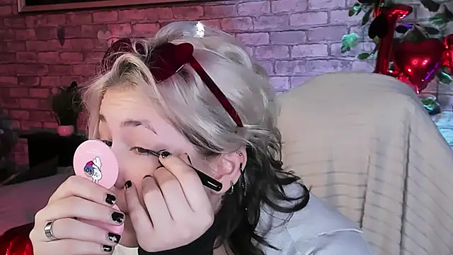 Snapshot of Alex_Howell chatting on 02/12/25, 08:18 Alex Howell online show from 02/12/25, 08:18