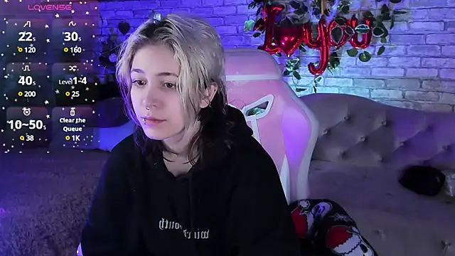 Snapshot of Alex_Howell chatting on 03/11/25, 08:42 Alex Howell online show from 03/11/25, 08:42