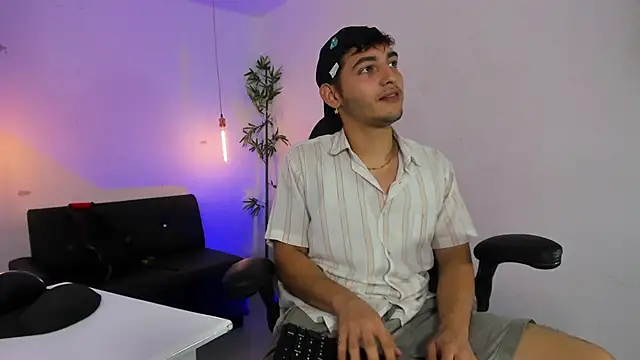 Snapshot of DiegoRogue_ chatting on 12/09/24, 03:33 DiegoRogue online show from 12/09/24, 03:33