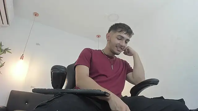 Snapshot of DiegoRogue_ chatting on 12/16/24, 12:49 DiegoRogue online show from 12/16/24, 12:49