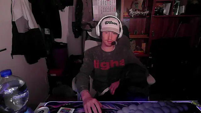 leon29leo online show from 10/21/25, 05:02