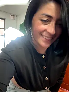 karenlennox1 online show from 11/22/25, 10:20