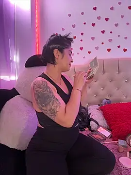 karenlennox1 online show from 03/08/26, 08:45