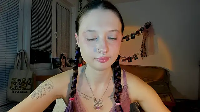 Snapshot of Jenny_darling_love chatting on 03/13/25, 07:50 Jenny darling love online show from 03/13/25, 07:50