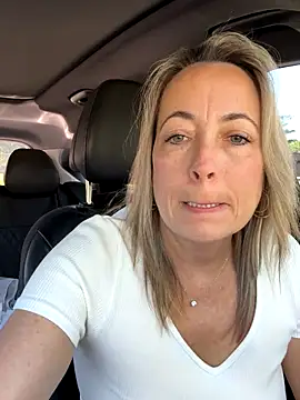 Snapshot of Cherry-red-xo chatting on 09/11/25, 04:07 Cherry-red-xo online show from 09/11/25, 04:07