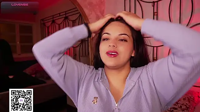 Snapshot of Sophia_wilsonn_ chatting on 02/04/26, 10:43 Sophia wilsonn online show from 02/04/26, 10:43