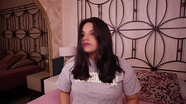 Snapshot of Sophia_wilsonn_ chatting on 02/13/26, 10:44 Sophia wilsonn online show from 02/13/26, 10:44