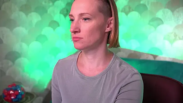 UmaTruewoman online show from 12/23/25, 05:49