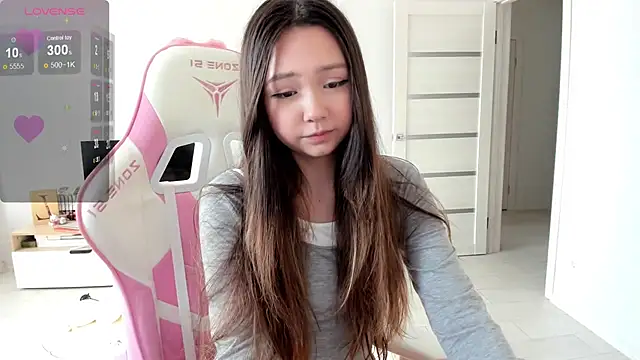 Snapshot of Fluffy_Rose chatting on 07/20/26, 01:53 Fluffy Rose online show from 07/20/26, 01:53
