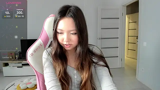 Snapshot of Fluffy_Rose chatting on 07/26/26, 01:25 Fluffy Rose online show from 07/26/26, 01:25