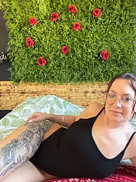 ladoucedu34 online show from 10/26/25, 01:50