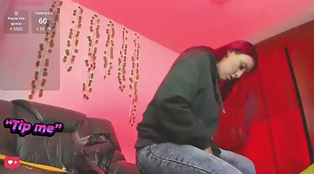 bonnie moon  online show from 12/18/24, 11:08