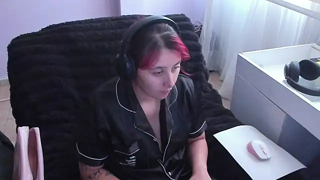 bonnie moon  online show from 10/11/25, 08:18