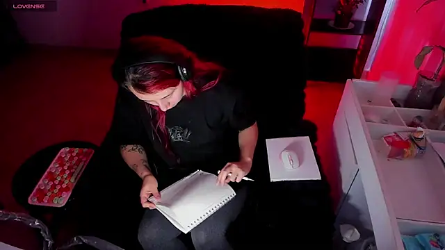 bonnie moon  online show from 10/30/25, 07:25