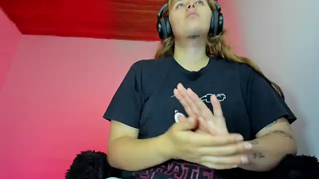 bonnie moon  online show from 01/10/26, 05:26