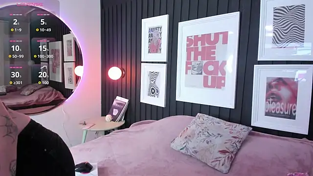 Kayla stern  online show from 11/08/25, 07:34