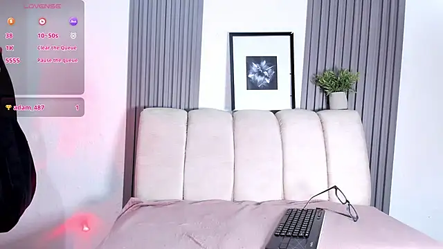 Kayla stern  online show from 03/04/26, 06:47