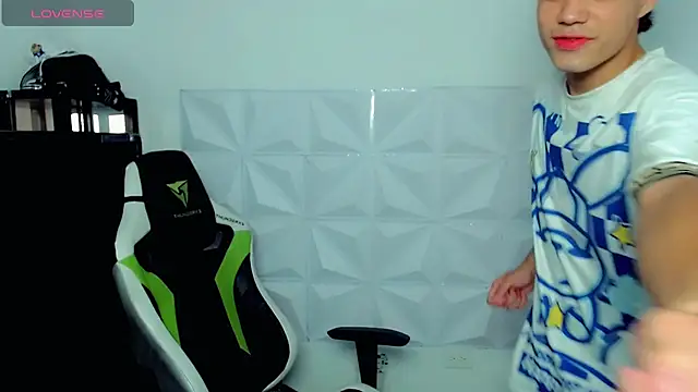 Snapshot of bby_santi chatting on 12/05/24, 03:50 bby santi online show from 12/05/24, 03:50