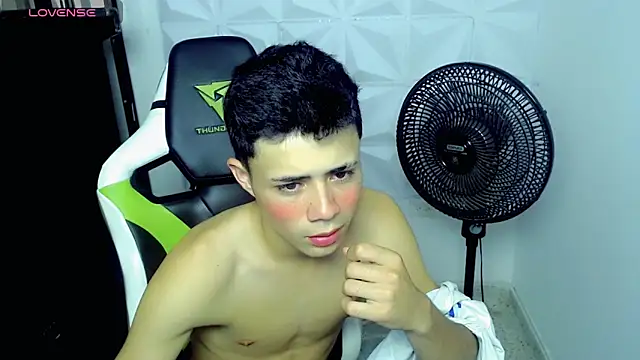 Snapshot of bby_santi chatting on 12/05/24, 06:55 bby santi online show from 12/05/24, 06:55