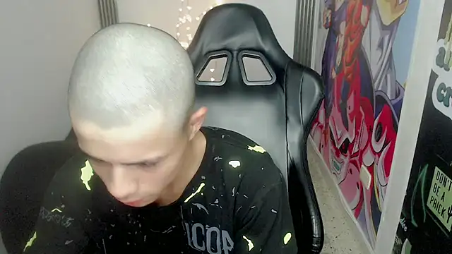 Snapshot of bby_santi chatting on 01/22/25, 05:59 bby santi online show from 01/22/25, 05:59