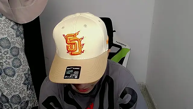 Snapshot of bby_santi chatting on 03/19/25, 05:50 bby santi online show from 03/19/25, 05:50