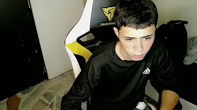 Snapshot of bby_santi chatting on 10/05/25, 05:22 bby santi online show from 10/05/25, 05:22